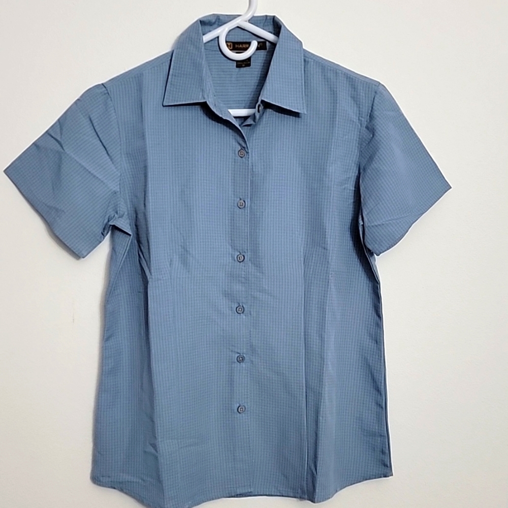 Classic Short-Sleeve Button-Down Shirt in Light Blue